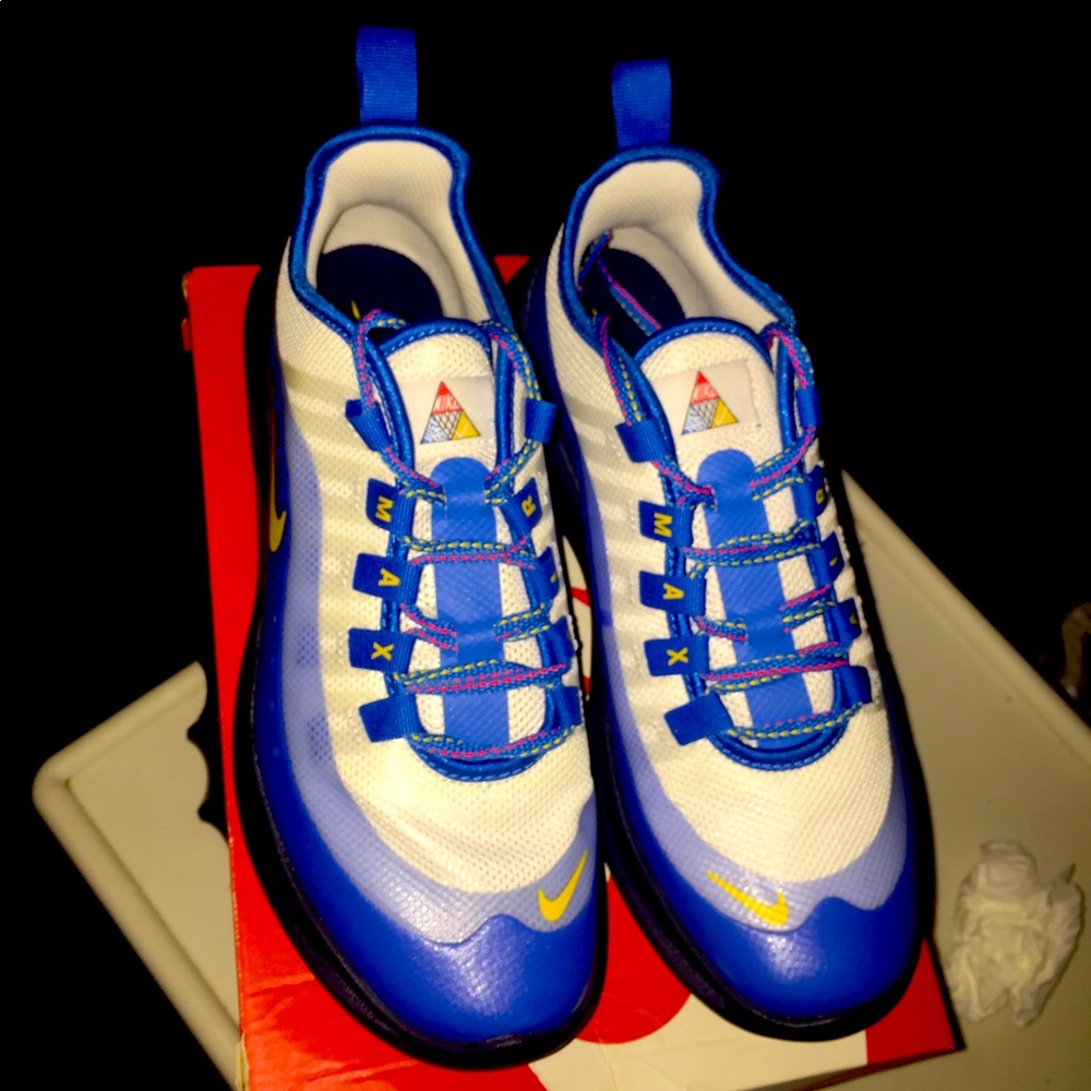 Air Max 6.5 Youth or 8 women’s